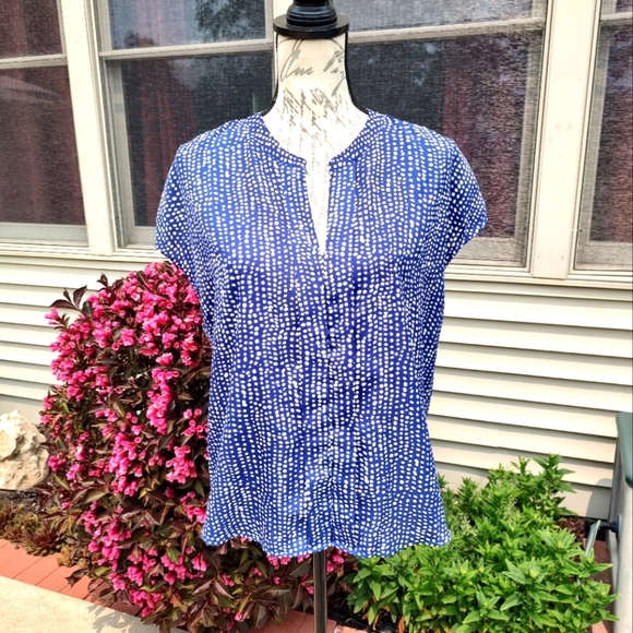 💥3/$20 Medium Polka Dot Collective Concepts Top! - Picture 1 of 9
